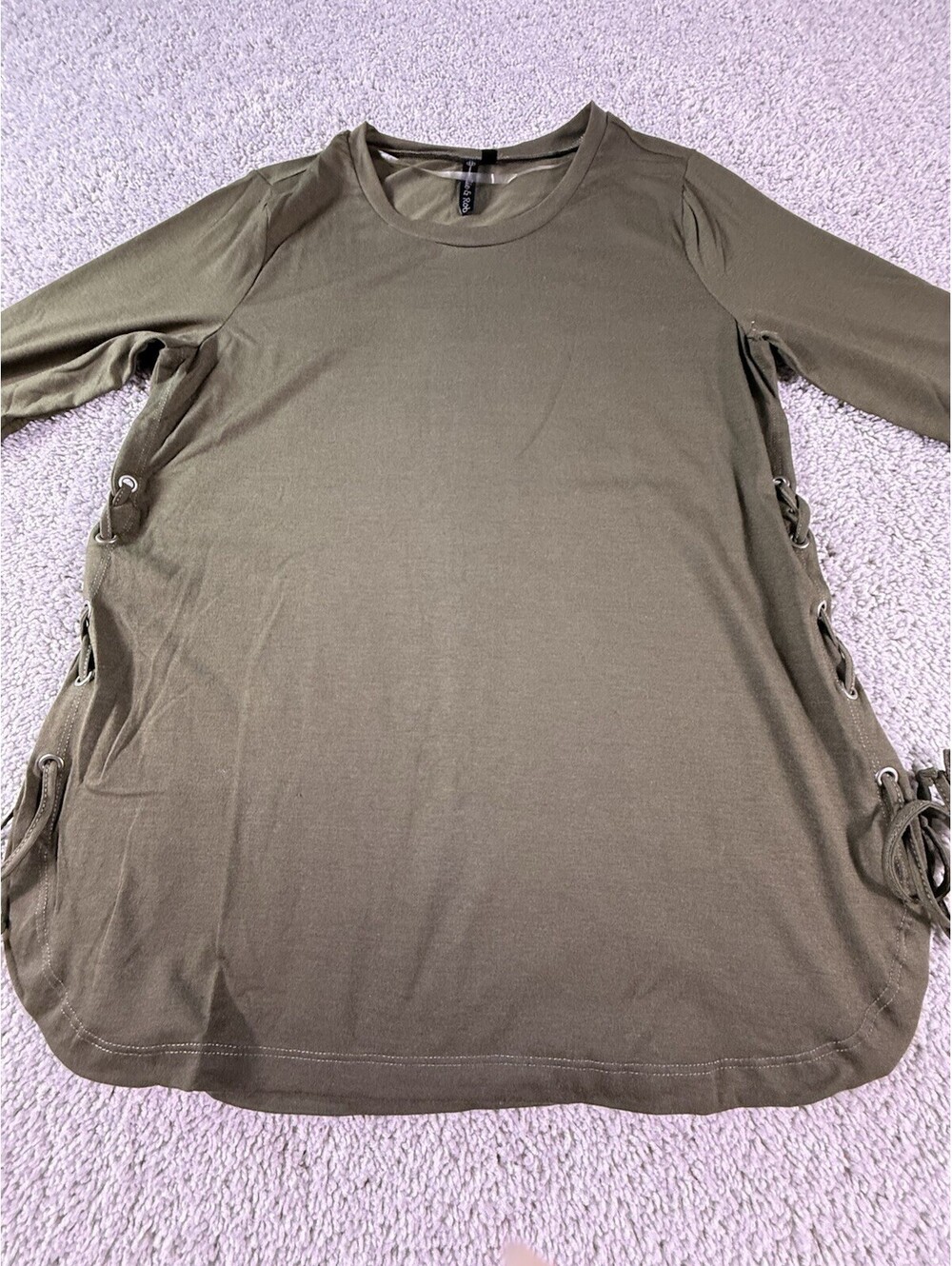 NWOT Allie & Rob Women’s Shirt Size Medium Green Ties On Sides